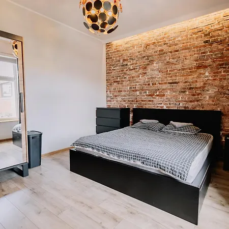 Huoneisto Ringi Heritage Old Town Residences - The Brick & Beam - Terrace & Parking *